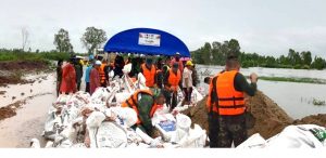 COERR Volunteer Groups in Flood Relief Assistance in Ubon Ratchathani Diocese